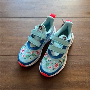 New with tag US Size 5 girls adidas fortarun disney snowwhite Running Shoes
